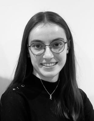 Diplômée d’une licence en Optométrie et Contactologie, Marine est une experte pour une vision parfaite en lentilles comment en lunettes. Sa patience et ses conseils avisés font d’elle une opticienne de confiance.